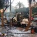 Los bomberos extinguen un incendio producido en una autocaravana en Fuengirola