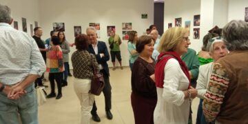 Se inagura la exposición «Sociedad y familia en Masai Mara y Nepal» en Manilva