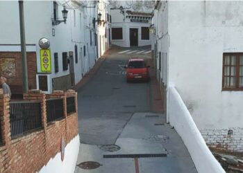 Entrada alternativa por camino de Gaucin al aparcamiento de calle Camachas en Casares