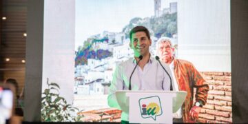 No cabía ni un alfiler: así fue la presentación de la candidatura de IU Casares en El Secadero