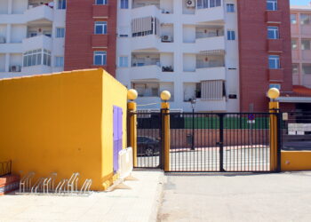 Estepona instala una treintena de aparcabicicletas en los centros educativos de la ciudad