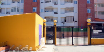 Estepona instala una treintena de aparcabicicletas en los centros educativos de la ciudad