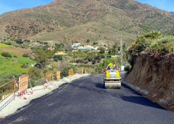 En Estepona se restablece el tráfico en los caminos rurales Los Polvitos y Marimacho tras finalizar los trabajos de acondicionamiento