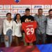 El esteponero Alex Carrasco, rojillo hasta 2025
