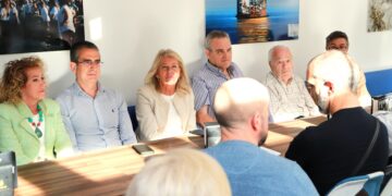 Ángeles Muñoz se reúne con vecinos de distrito Este para atender sus propuestas al programa electoral