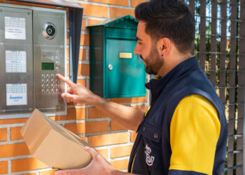 Correos publica los admitidos para 245 puestos  fijos en Málaga