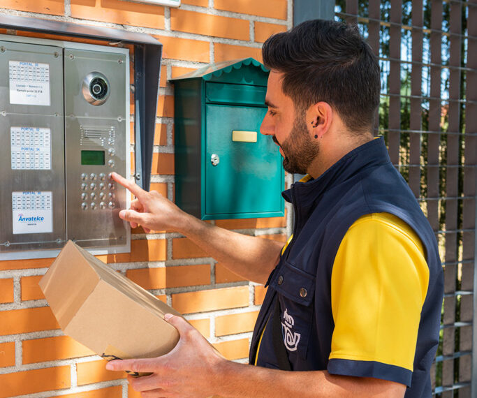 Correos publica los admitidos para 245 puestos  fijos en Málaga
