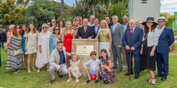 Marbella asigna a la rotonda de la entrada del Hospital Costal de Sol el nombre del doctor Andrés Sánchez Cantos