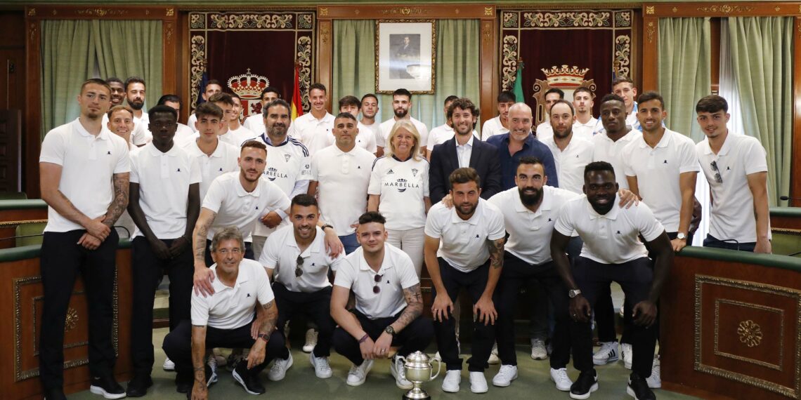 Recepción a los héroes del Marbella FC tras su ascenso de categoría a 2ª RFEF