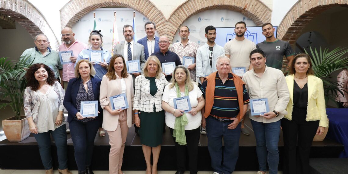 En Marbella distingue a quince comercios del Distrito Oeste y el Casco Antiguo