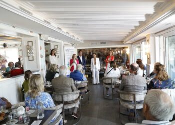 En Marbella se ha mantenido una reunión con más de un centenar de extranjeros residentes para informar de las novedades en materia fiscal