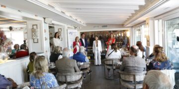 En Marbella se ha mantenido una reunión con más de un centenar de extranjeros residentes para informar de las novedades en materia fiscal