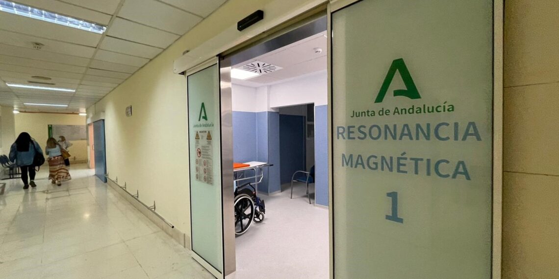 Un nuevo equipo de resonancia magnética del Hospital Virgen de la Victoria se pone en marcha