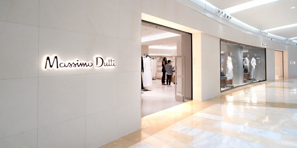 Miramar reinaugura sus tiendas de Massimo Dutti, Deichmann y Ckika 10