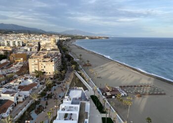 10.000 personas asisten a la inauguración del bulevar peatonal de Estepona