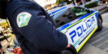 Detenido en Torremolinos por conducir sin permiso en un coche con un arma manipulada y drogas