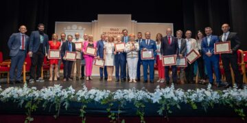 Marbella distingue como Ciudadanos Honorarios a 17 vecinos