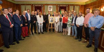 La alcaldesa acompaña a los Romeros de San Bernabé en la presentación del cartel y el pregonero