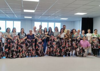 Entrega de trajes al coro de la EMMDAT en Manilva