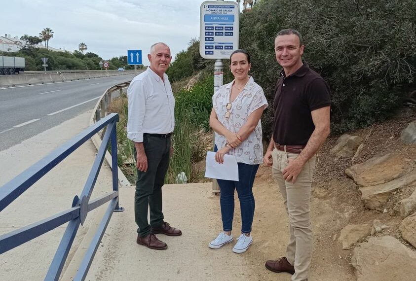 En Manilva instalarán cuatro marquesinas en distintas paradas de autobuses