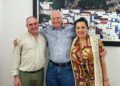 Reconocimiento a Simon Meanwaring en agradecimiento a la labor realizada en las rutas de senderismo de Casares