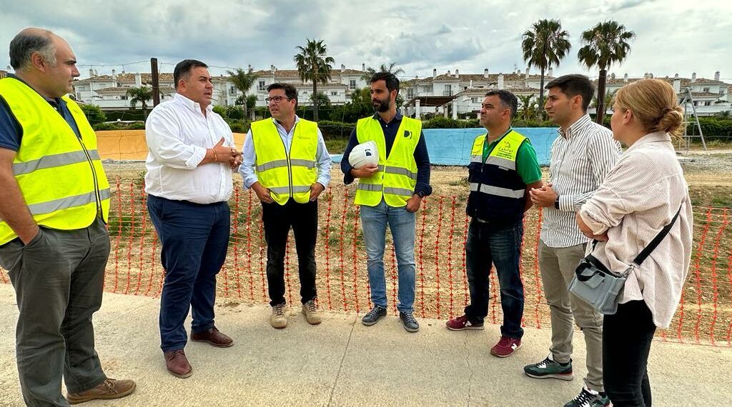 La restauración de taludes de la carretera MA-8300, una actuación paisajística que va a mejorar la imagen de Casares