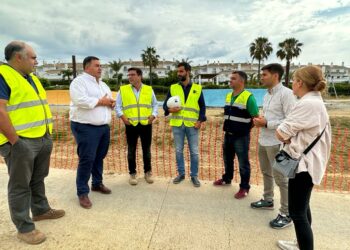 La restauración de taludes de la carretera MA-8300, una actuación paisajística que va a mejorar la imagen de Casares