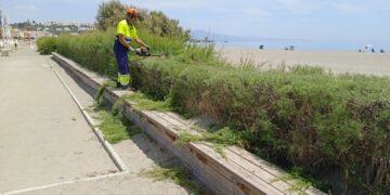 Las playas de Casares preparadas para la temporada estival