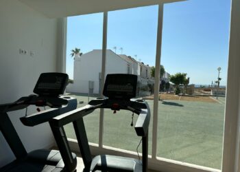 El gimnasio del  Centro Deportivo de Casares Costa abre este jueves 18 de mayo