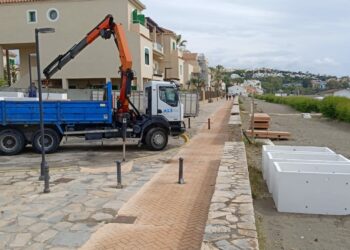 Nuevas plataformas para las duchas de playas en Casares