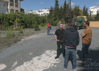 Trabajos de sondeo sobre los terrenos junto al cuartel de la Guardia Civil de Sabinillas para su ampliación