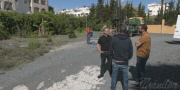 Trabajos de sondeo sobre los terrenos junto al cuartel de la Guardia Civil de Sabinillas para su ampliación