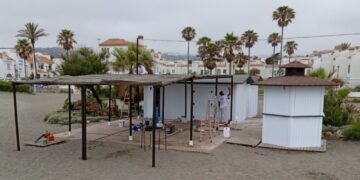 Las playas de Casares se preparan para la temporada estival