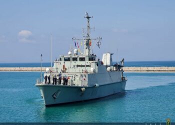El cazaminas de la Armada ‘Tajo’ visita el puerto de Málaga