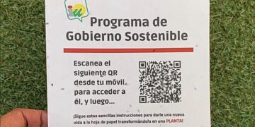 IU Casares presenta su Programa de Gobierno en un papel “plantable” fabricado con semillas
