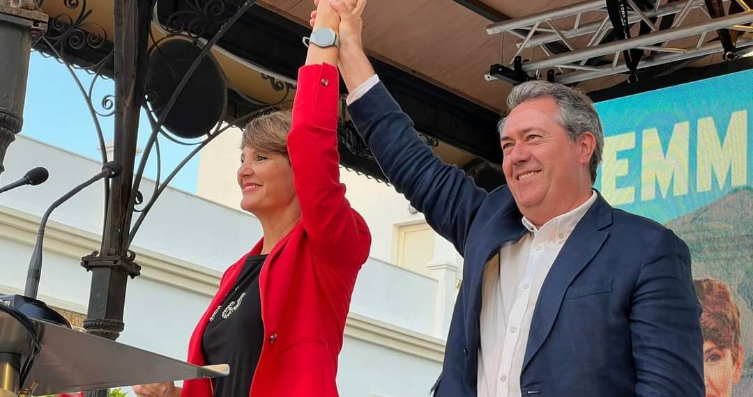 Emma Molina cierra la campaña electoral arropada por Juan Espadas