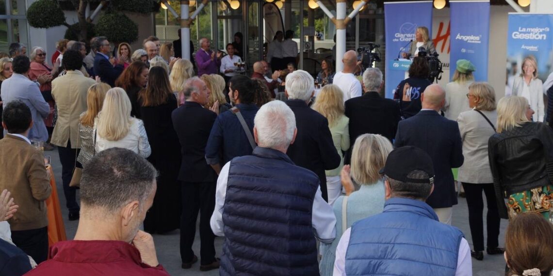 Ángeles Muñoz apela al voto útil en un mitin con más de 300 vecinos en Las Chapas