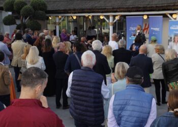 Ángeles Muñoz apela al voto útil en un mitin con más de 300 vecinos en Las Chapas