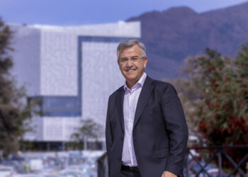 García Urbano se compromete a implantar la  Universidad con un programa de becas para estudiantes de Estepona