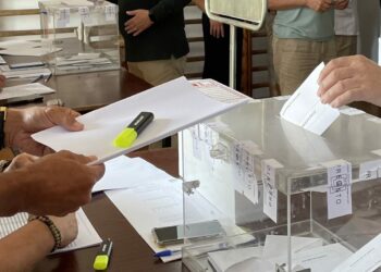 García Urbano reedita mayoría absoluta perdiendo cuatro concejales y 2.383 votos