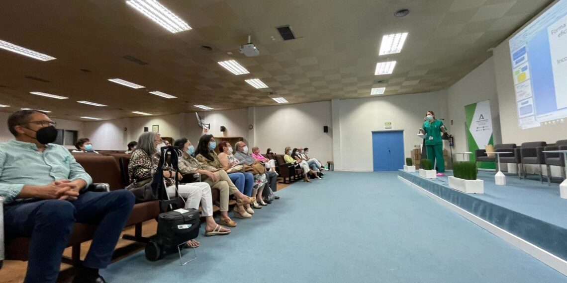 Pacientes con asma participan en el Clínico en una jornada con profesionales para conocer mejor su enfermedad
