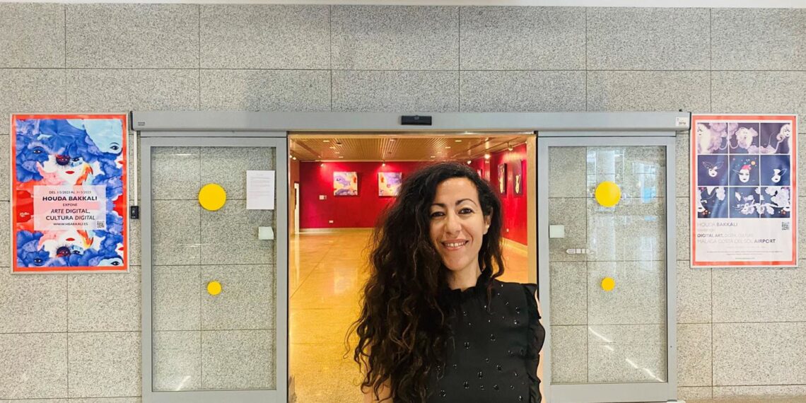 La artista Houda Bakkali expone su ‘Arte Digital, Cultura Digital’ en el aeropuerto de Málaga-Costa del Sol