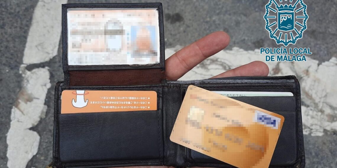 Detenida una pareja especializada en hurtos tras ser sorprendidos cuando robaban a turistas en Málaga