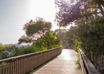 García Urbano se compromete a culminar los 23 kilómetros de senda litoral y anuncia la creación de cinco corredores fluviales