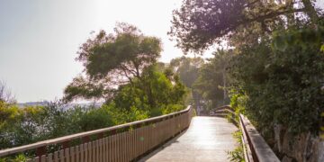 García Urbano se compromete a culminar los 23 kilómetros de senda litoral y anuncia la creación de cinco corredores fluviales