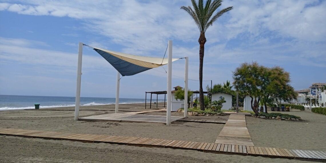 Las playas de Casares ya están listas para la temporada estival