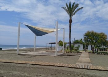 Las playas de Casares ya están listas para la temporada estival