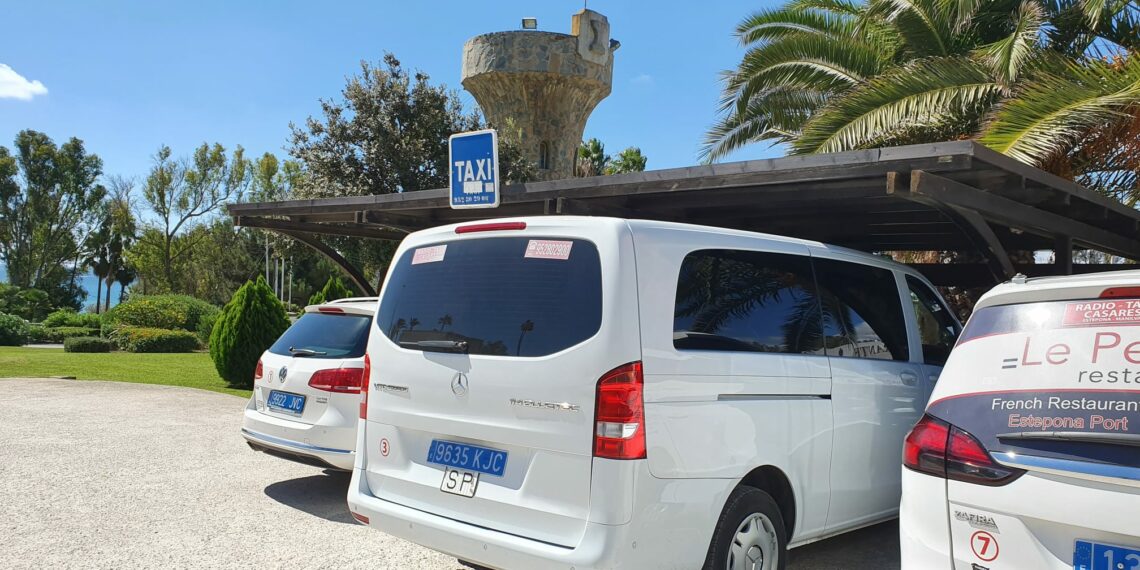 La próxima semana comienza la construcción de la nueva parada de taxi de Casares Costa