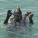 Manilva lleva a cabo una limpieza de fondos marinos con motivo del Día Mundial del Medioambiente