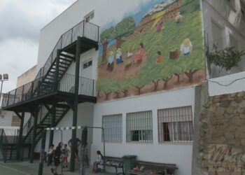 El colegio Pablo Picasso de Manilva se viste de colores 